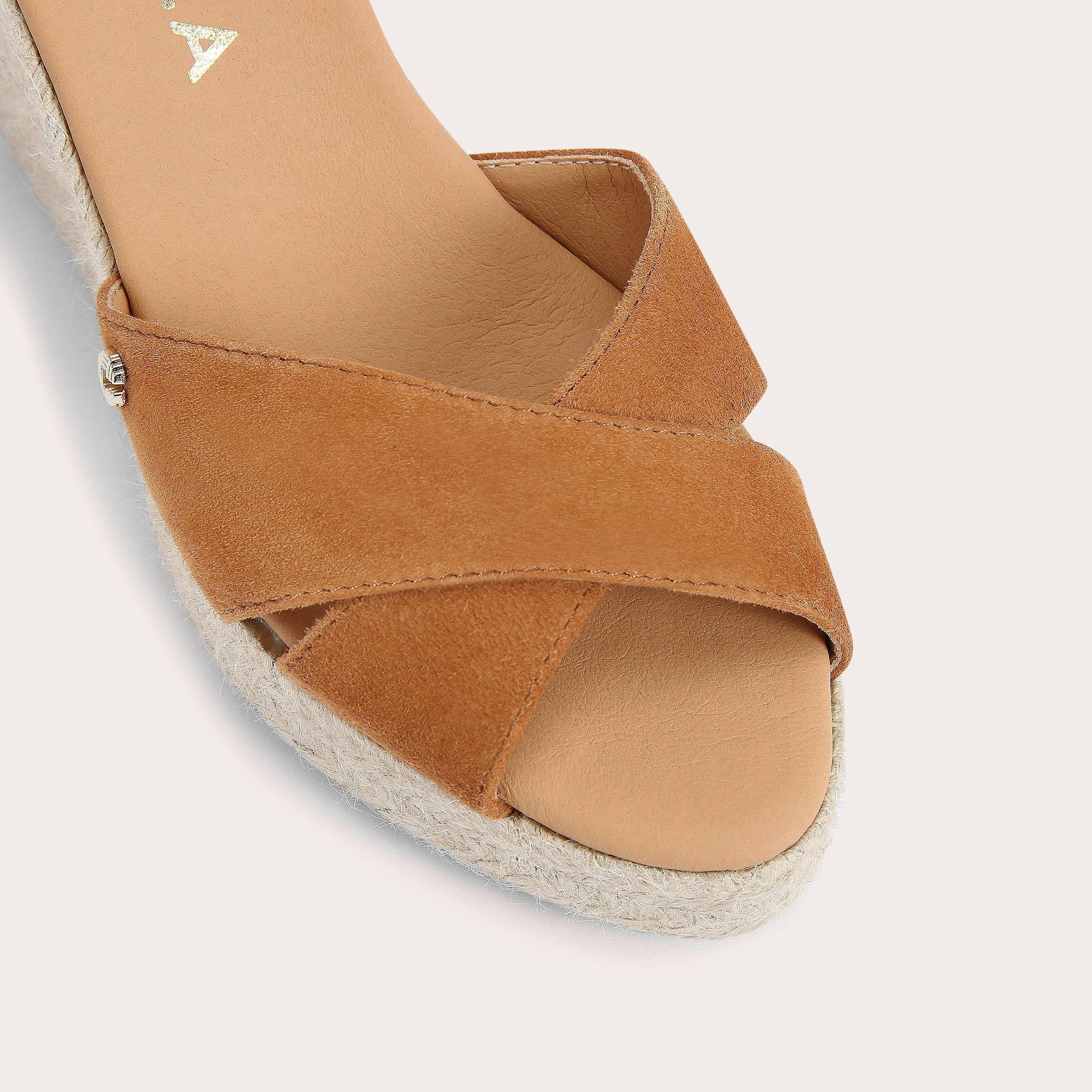 Carvela klever deals sandals tan