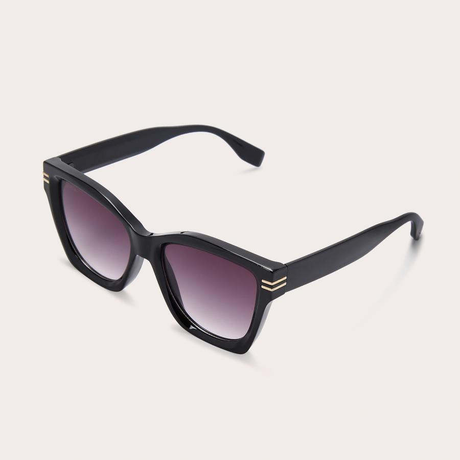 BOLD CAT EYE SUNGLASSES Black Cat Eye Sunglasses by CARVELA