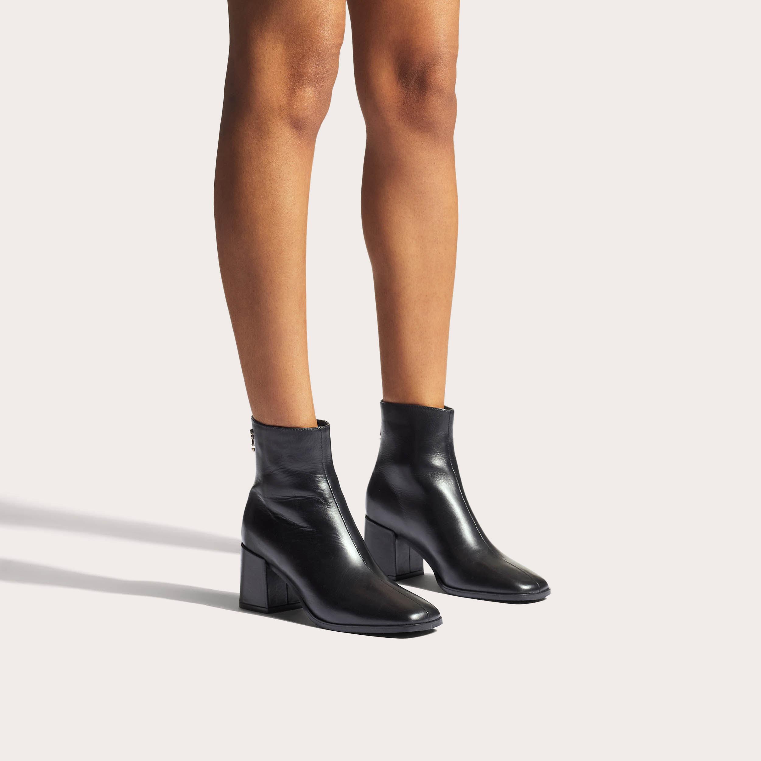 Carvela stroll boots outlet black